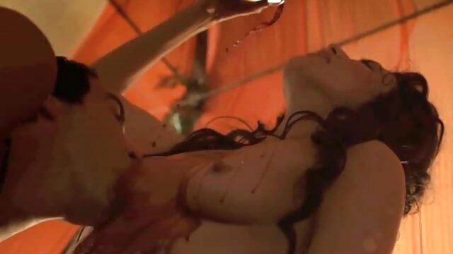 Najbolji porno :  Curvy Latina učiteljica pomaže svom erotyka sex film štreberskom učeniku u učionici Video isječci 